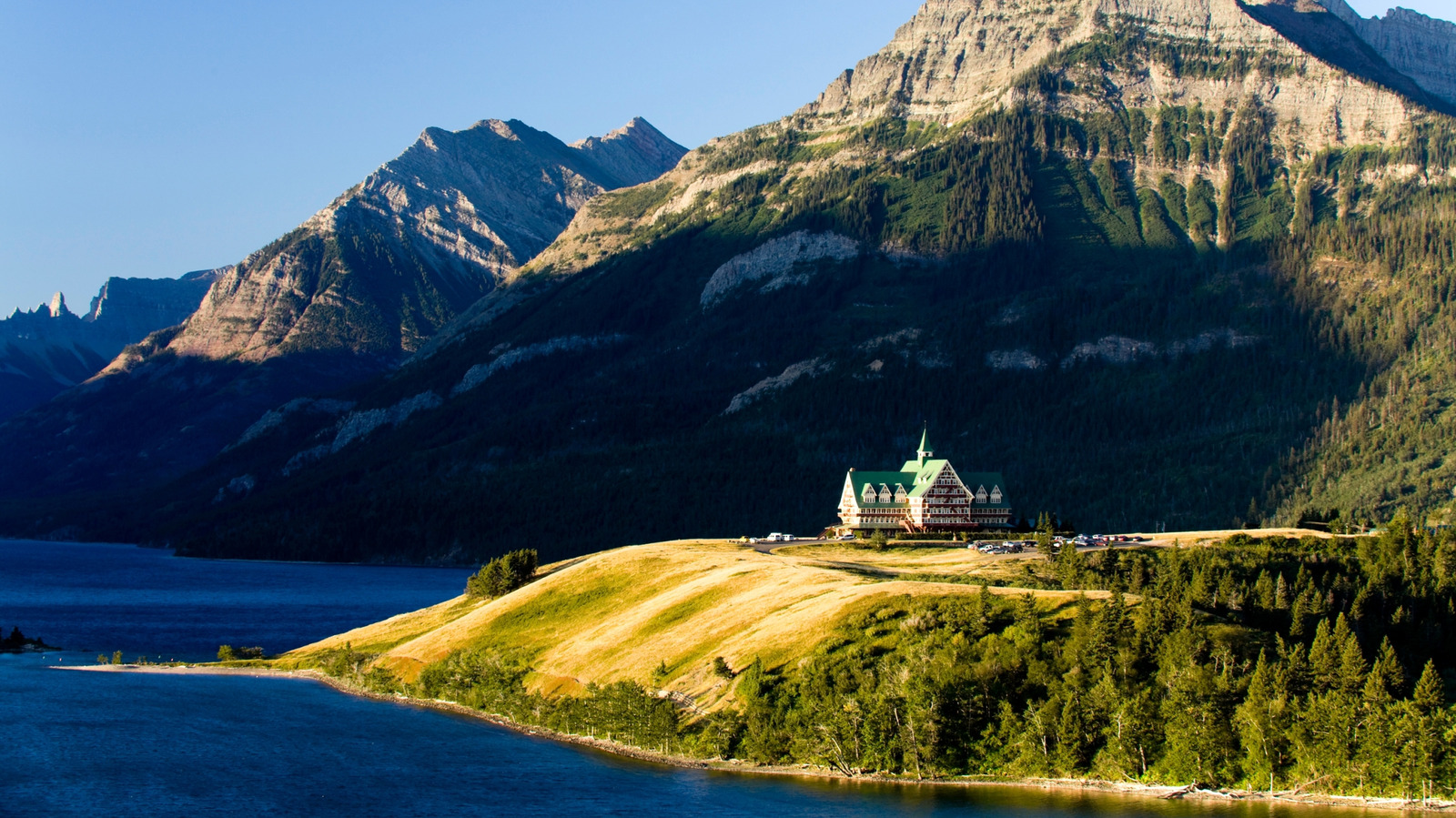 North America's Gorgeous International Glacier Park Is An Extremely Underrated Banff Alternative