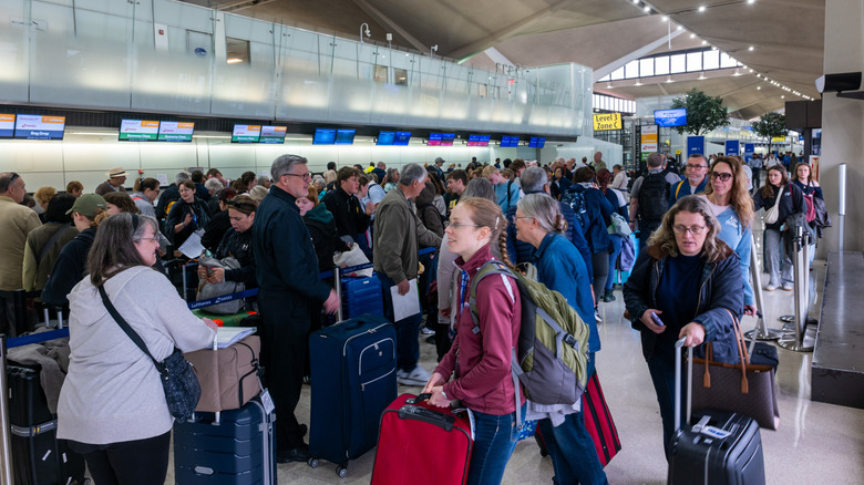 Lots of people waiting in line for a delayed flight at Newark Liberty International Airport.