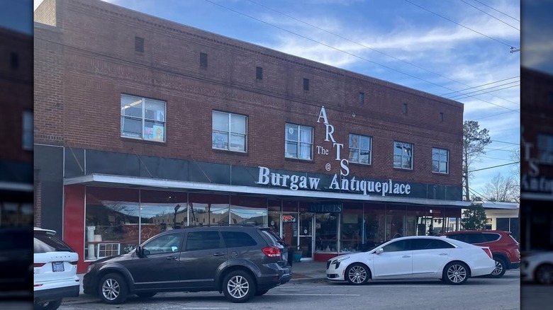 Storefront of Burgaw Antiqueplace