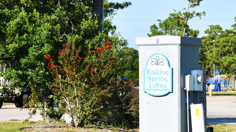 Boiling Spring Lakes town sign
