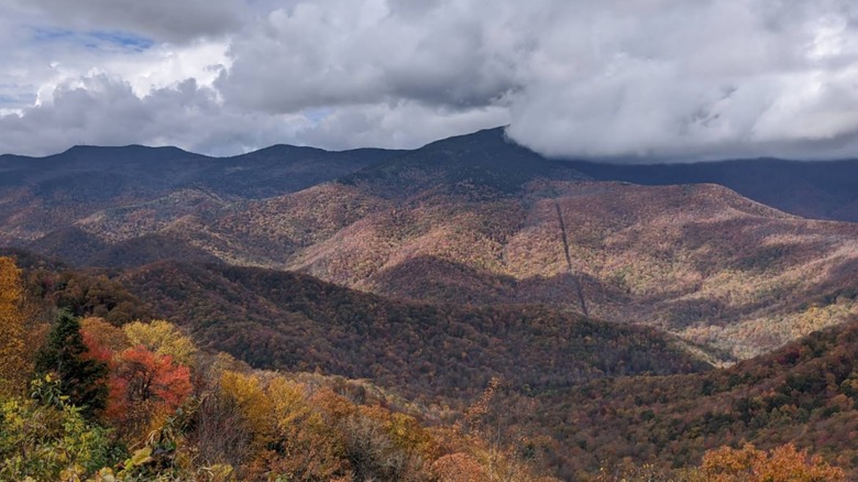 A view of the mountains from one of the lookout points near Mount Pisgah