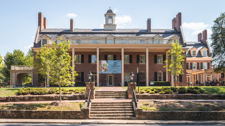 Exterior of the Carolina Inn on a sunny day