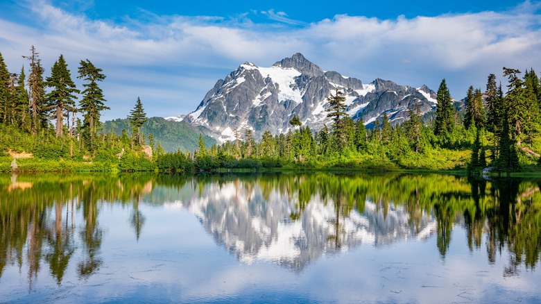 Mountains and a lake in North Cascades National Park