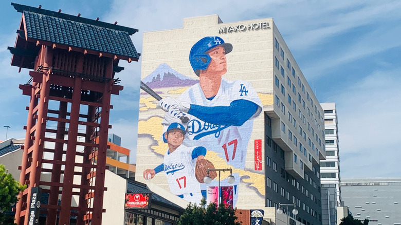 Mural on the Miyako Hotel in Los Angeles