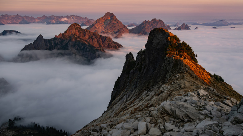 Washington's Vesper Peak surrounded by clouds