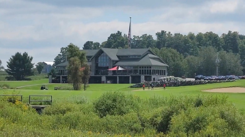 Evergreen Resort clubhouse and parking lot