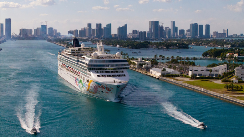 Norwegian Pearl cruise  ship pulling out of port