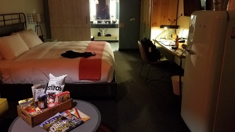 Room inside Lone Star Court