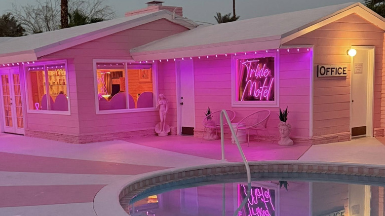 Pool area at Trixie Motel