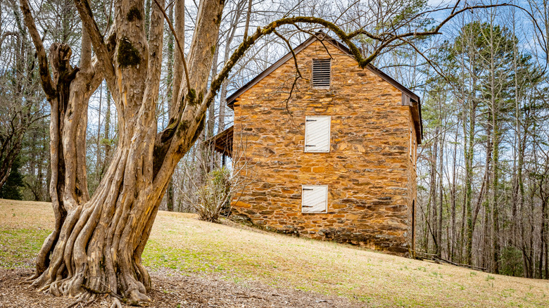 Brick building and trading post at the Oconee Station State Historic Site