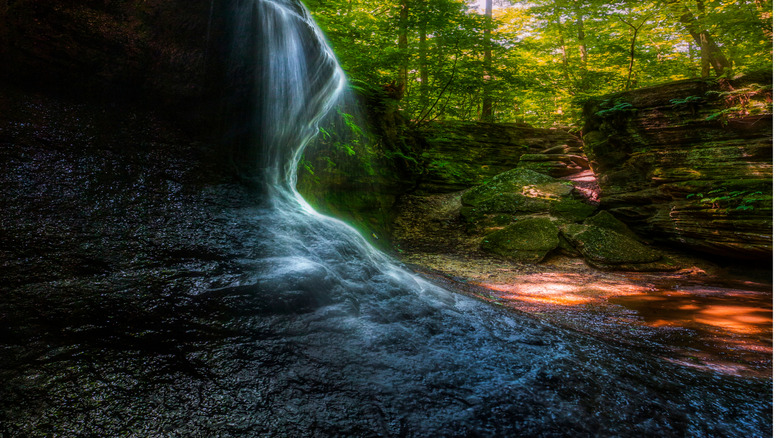 The Minnehaha Falls pouring over a cliff at Nelson-Kennedy Ledges State Park, Ohio