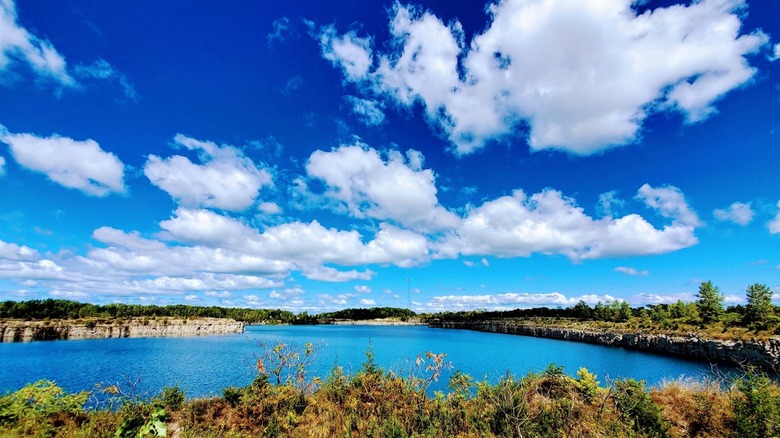 Water and small cliffs at Kelleys Island State Park
