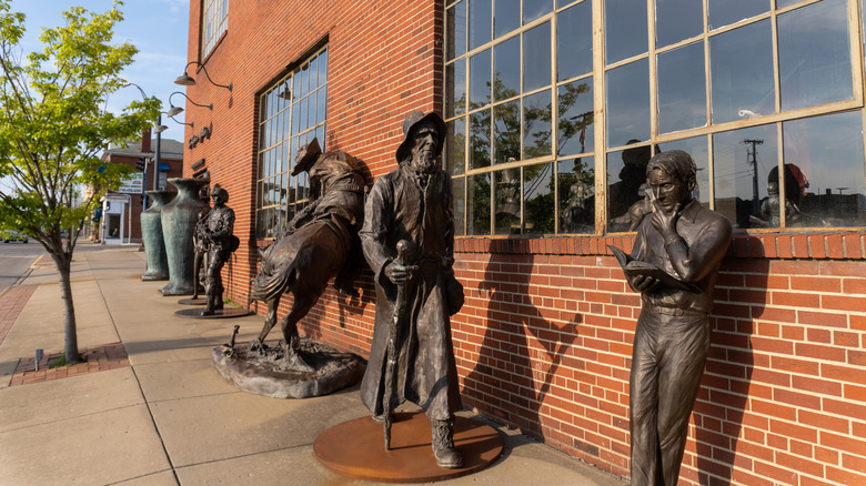 Bronze statues in Zanesville, Ohio