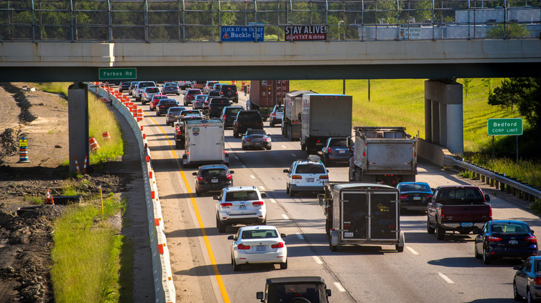 Traffic on I-271 southeast of Cleveland, Ohio