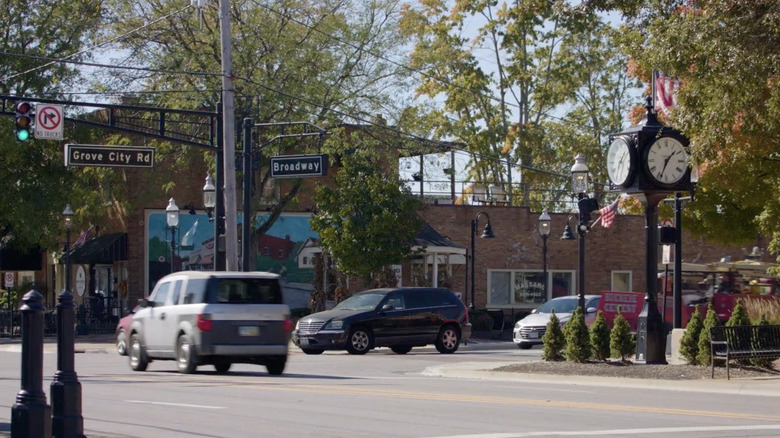 Intersection of Broadway and Grove CIty Rd. Downtown