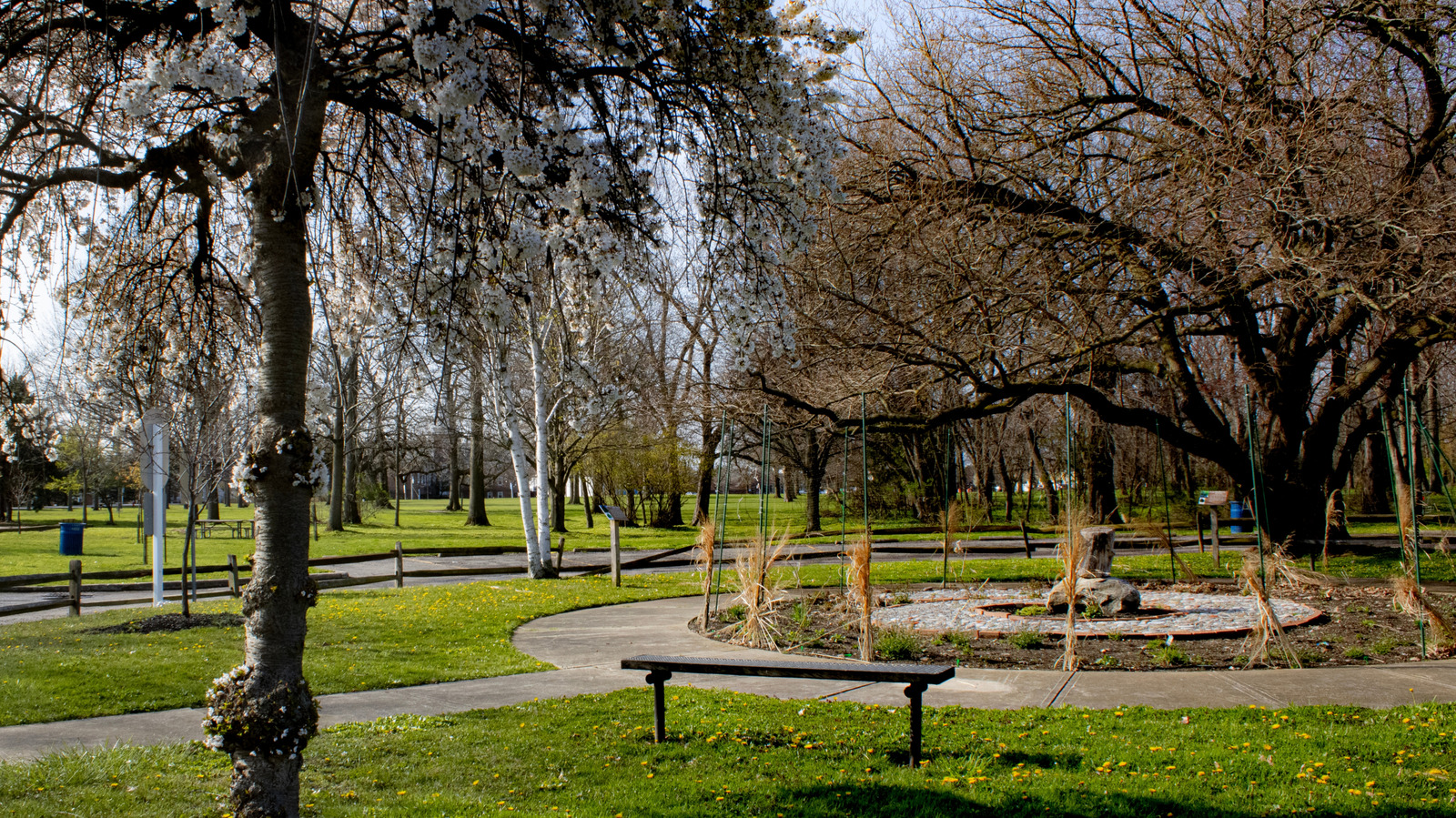 Ohio's Charming Midwest City On Lake Erie Offers A Day Trip With Trails, Tasty Eats, And A Waterfront Park