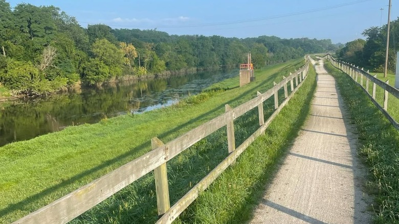Ohio & Erie Towpath Trail sprawls along a canal