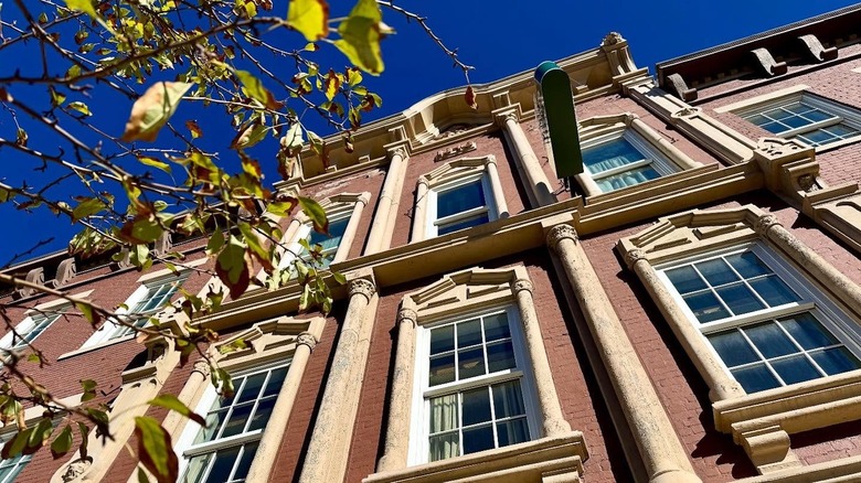 A bottom-up view of a stately building facade in Ravenna, Ohio
