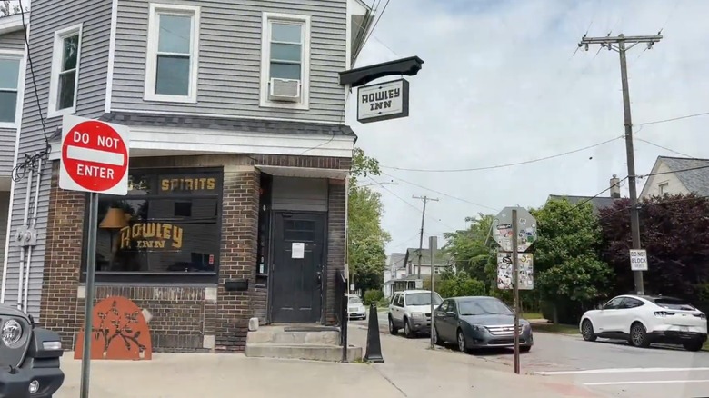 Exterior of Rowley Inn in Tremont