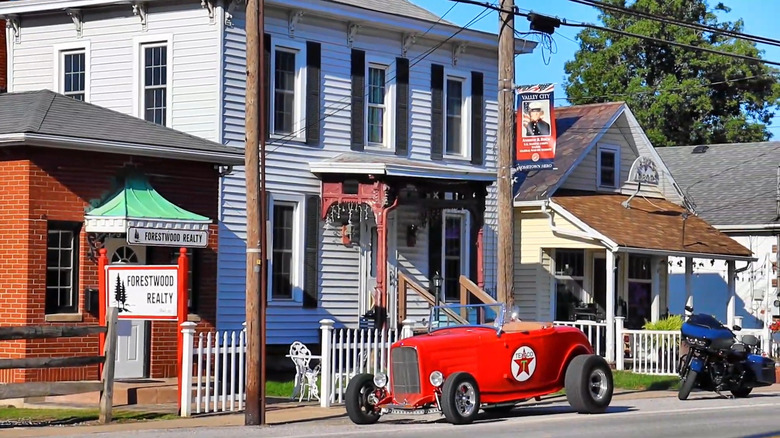 A retro Texaco car sits in park in downtown Valley City, Ohio