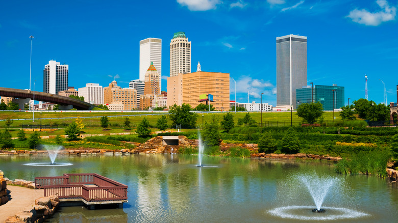 Tulsa skyline in background of Veterans Park