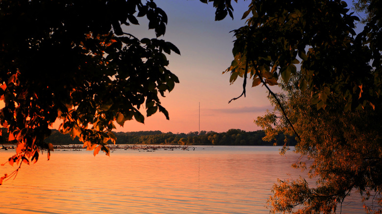 Sunset at Lake Thunderbird State Park in Oklahoma