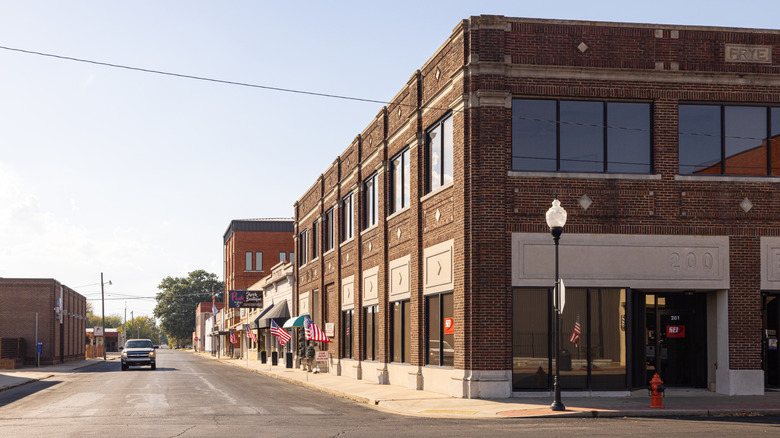 The streets of Sallisaw, Oklahoma, with a brown brick building