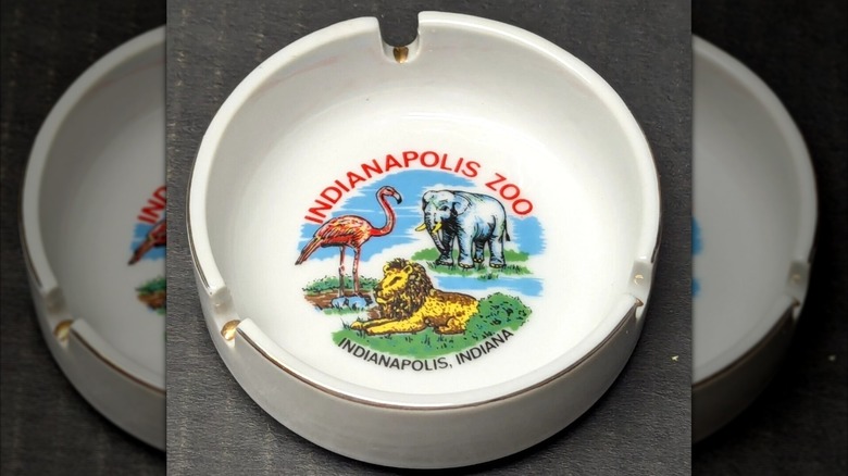 A vintage ashtray featuring an animal design from the Indianapolis Zoo.