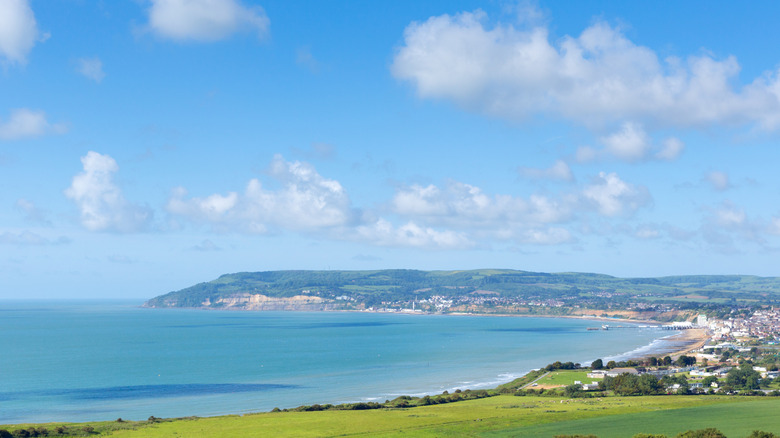 A faraway photo of a bay on Isle of Wight with a sandy coast and Shanklin in the distance