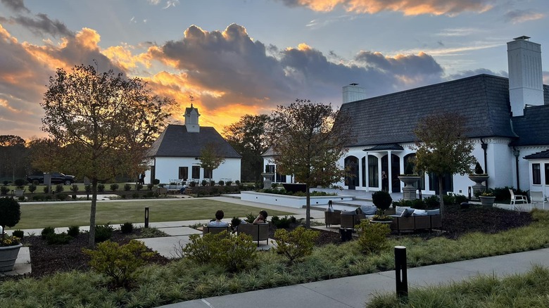 The grounds at Hotel Hartness in Greenville, North Carolina.
