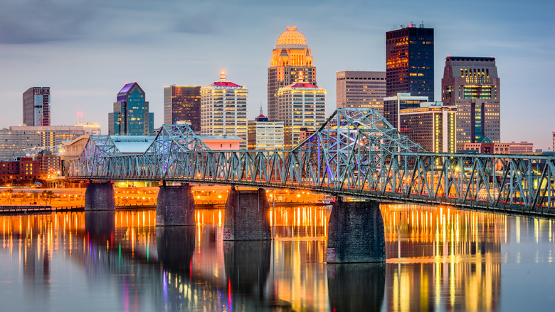 Skyline of Louisville, Kentucky at night