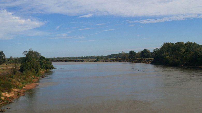 The Red River forking to the Texas Panhandle and Oklahoma