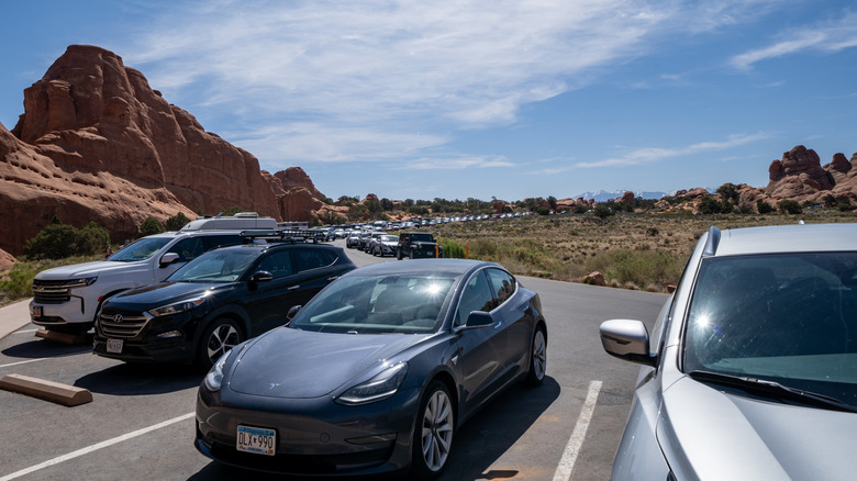 Massive lines and crowded parking lot at Arches National Park