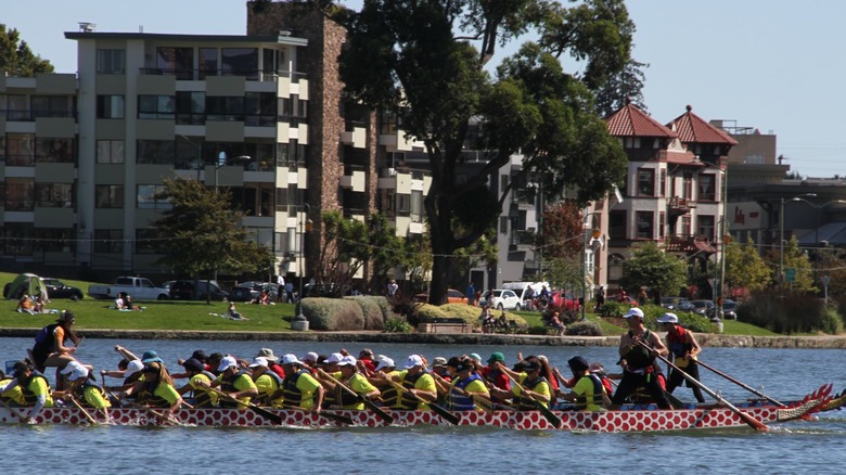 Rowers row on Merritt Lake