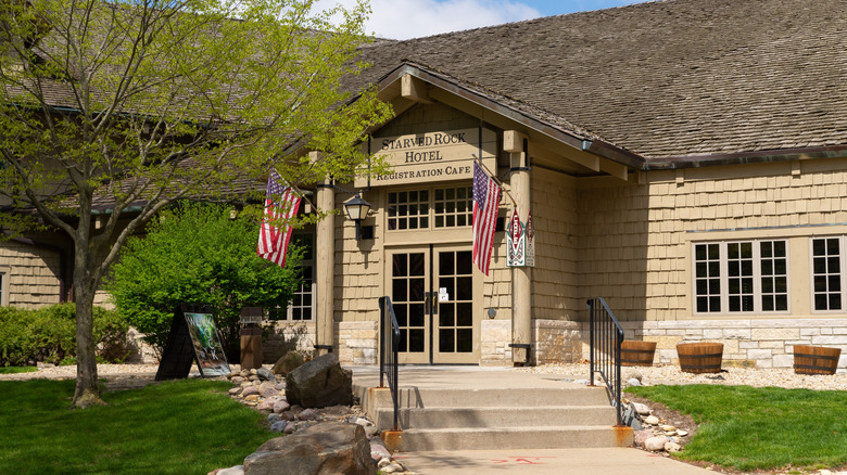 The entrance to Starved Rock Lodge at Starved Rock State Park, Illinois.
