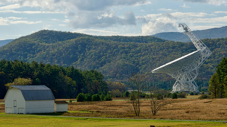 A radio telescope at the Green Bank Observatory, West Virginia