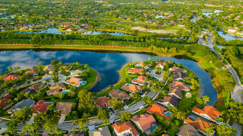 Luxury homes in suburban neighborhood in Weston, Florida