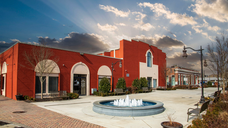 red brick building, O'Neal Plaza, Douglasville, Georgia