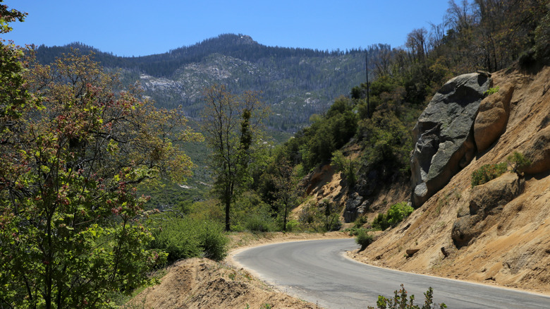 Kings Highway, Kings Canyon Scenic Byway inside of Kings Canyon National Park