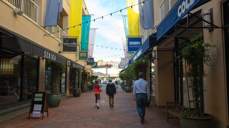 Orinda has a walkable downtown including Theatre Square