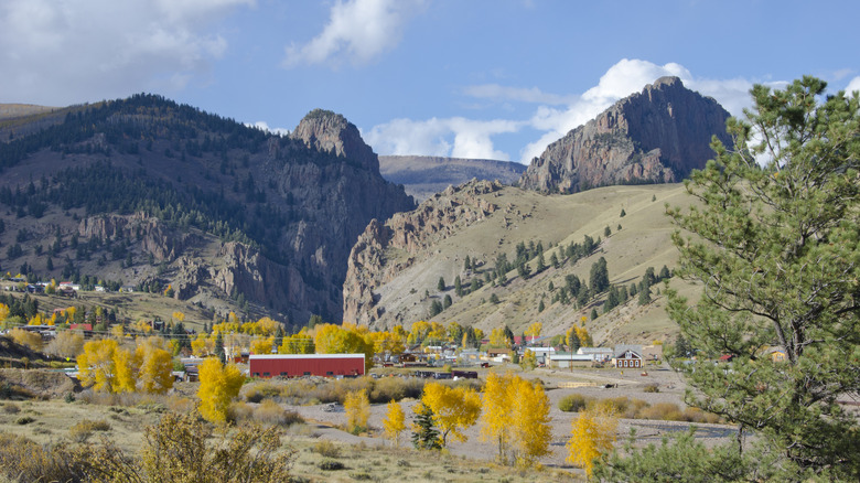 Valley with old mining town of Creede in Colorado, surrounded by cliffs