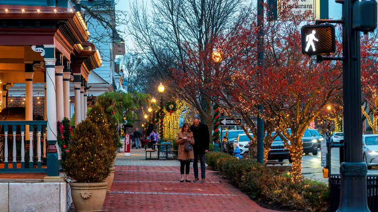 Pedestrians on a Worthington street at Christmas time