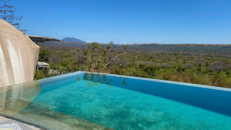 The infinity-edge swimming pool at Jabali Ridge in Ruaha National Park