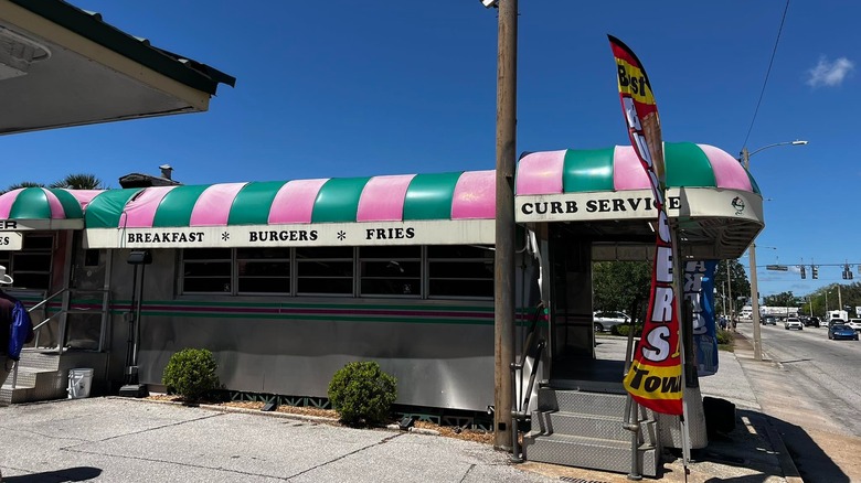 The exterior of Angel's Dining Car