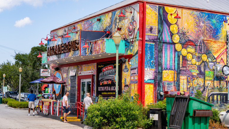 Vibrant arcade in Delray Beach boasting colorful artwork