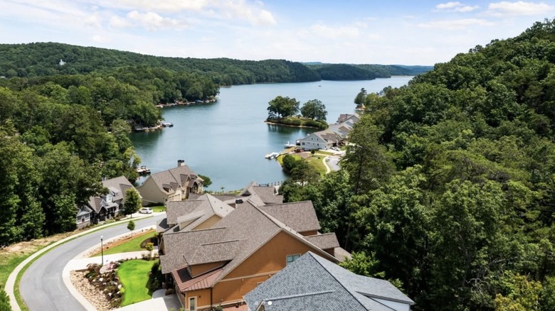 Homes at Lake Arrowhead, Georgia