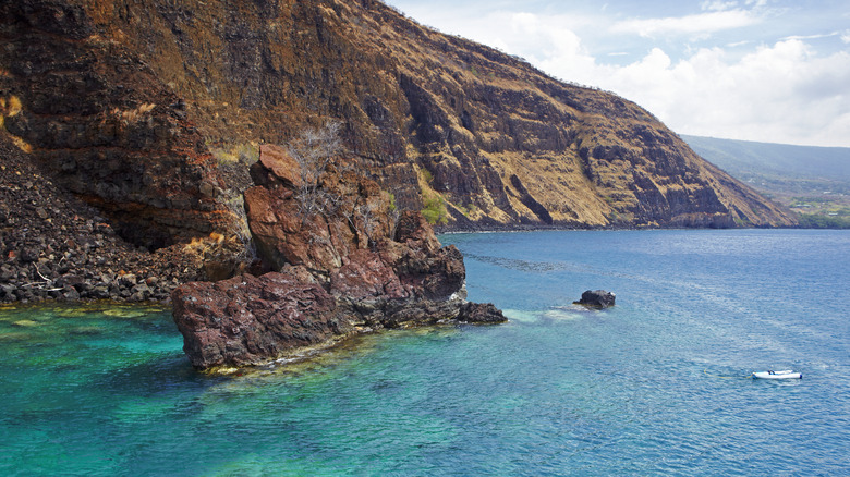 blue waters and cliffs, Kealakakua Bay, Big Island, Hawaii
