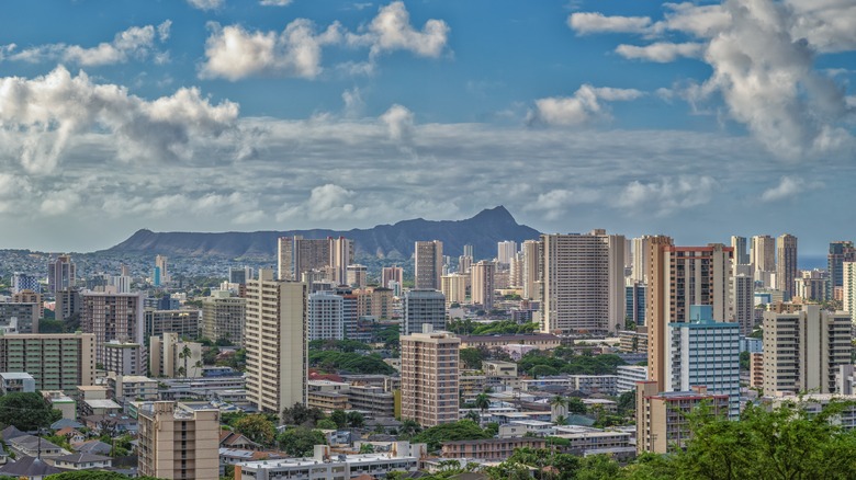 View of Honolulu and Diamond Head from Nuʻuanu-Punchbowl Crater.