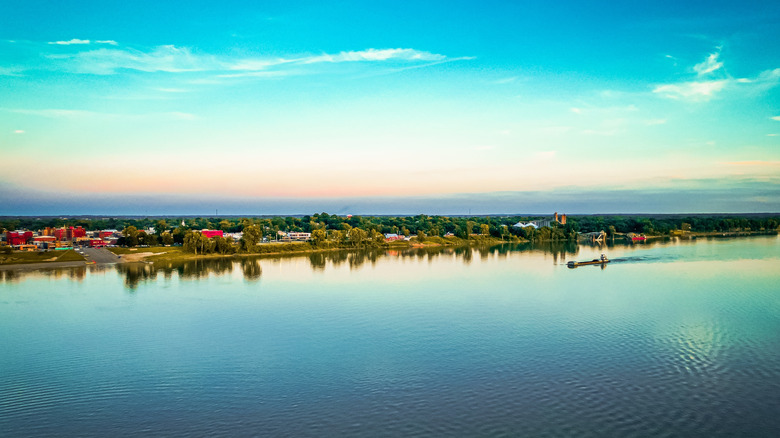 Henderson, Kentucky sits alongside the Ohio River