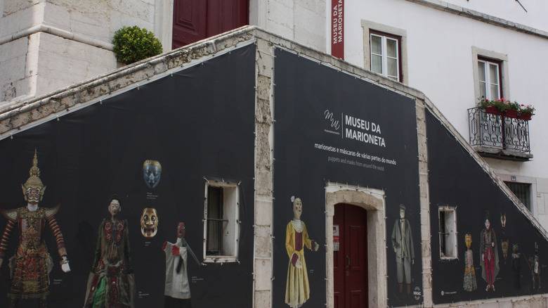 The entrance to the Marionette Museum in Madragoa